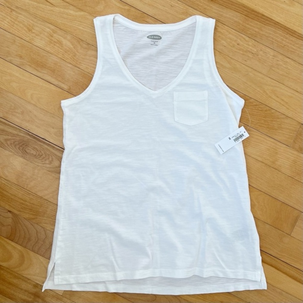 NWT Old Navy Everywhere White Sleeveless Shirt - Size XS